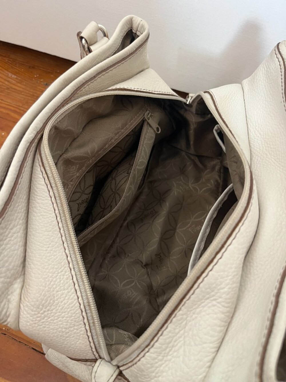 FOSSIL purse - Picture 8 of 10